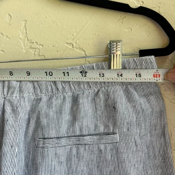 J. Jill 100% linen coastal beach roll tab shorts size xs. Classic summer stripe - Picture 3 of 4